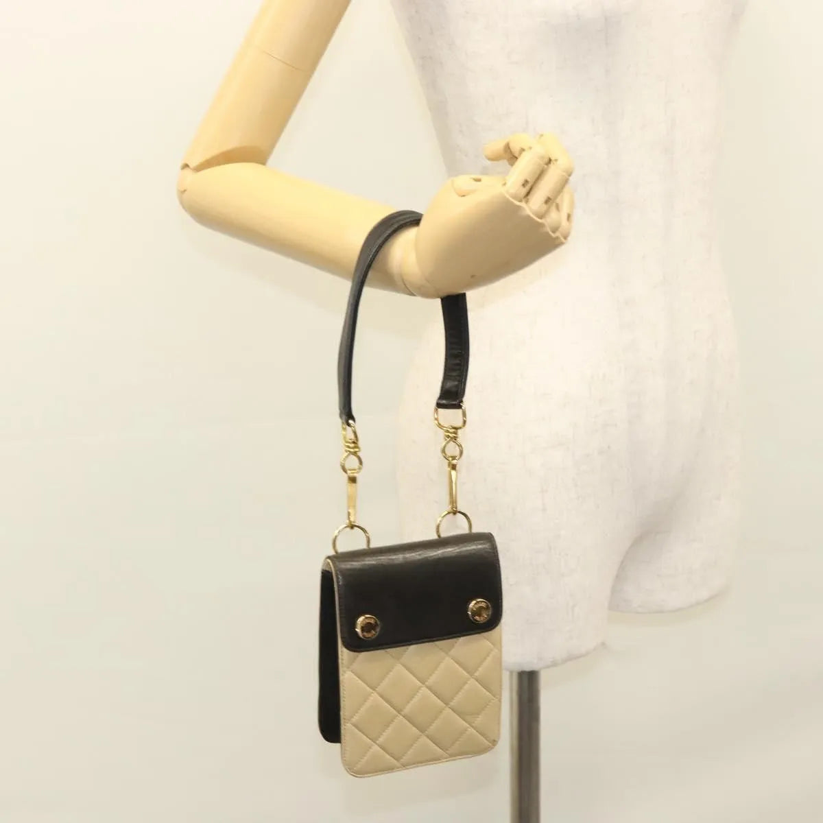 Chanel Vintage Button Waist Quilted Lambskin Beige Leather Handbag (Pre-Owned)