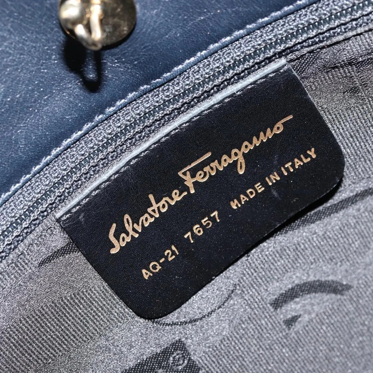 Salvatore Ferragamo Gancini Leather Navy Leather Handbag (Pre-Owned)