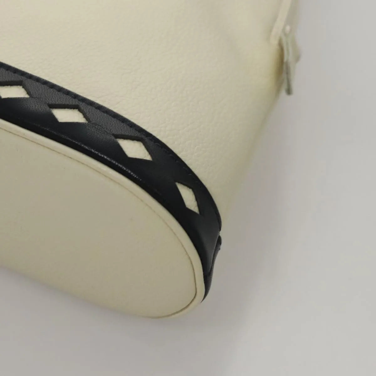 Saint Laurent Vintage Leather White Leather Handbag (Pre-Owned)