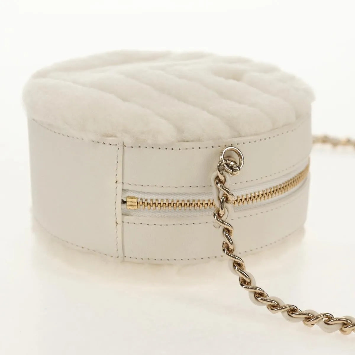 Chanel Round Clutch With Chain Chevron Shearling White Faux_Fur Clutche & Pouche Bag (Pre-Owned)