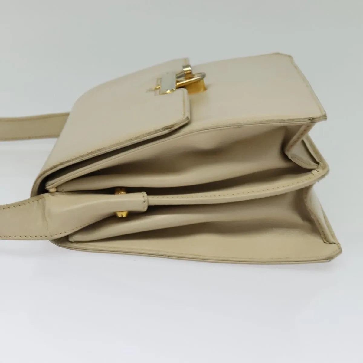 Gucci Vintage Flap Leather Beige Leather Shoulder Bag Bag (Pre-Owned)