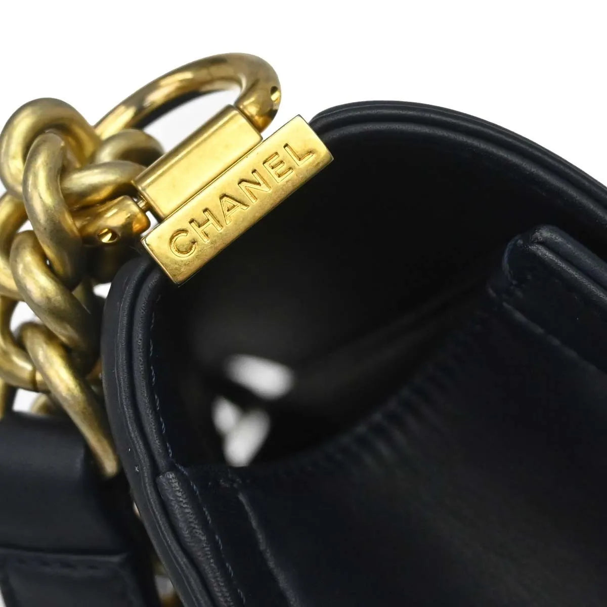 Chanel Boy Flap Chevron Caviar And Calfskin Navy Leather Shoulder Bag Bag (Pre-Owned)
