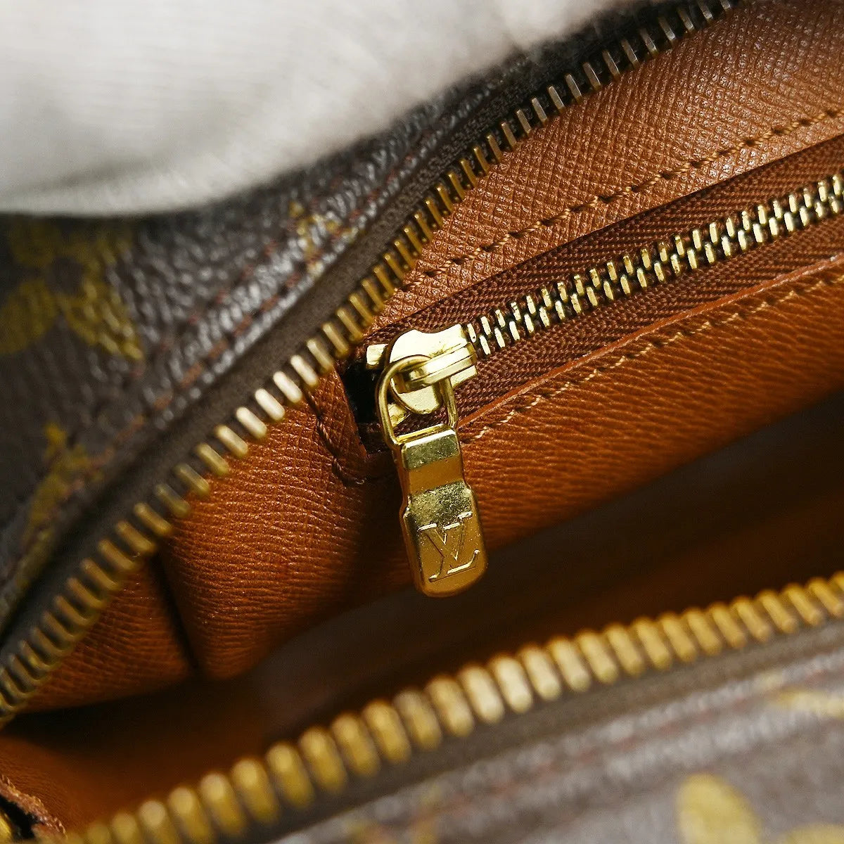 Louis Vuitton Nil Messenger Monogram Canvas Brown Canvas Shoulder Bag Bag (Pre-Owned)