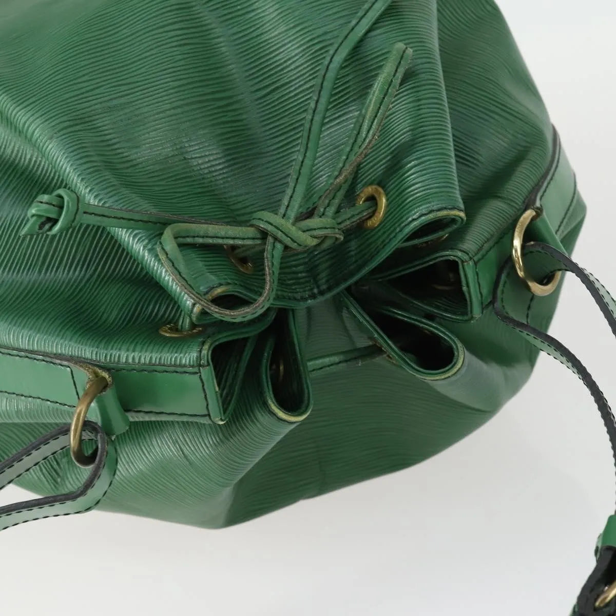 Louis Vuitton Noe Epi Leather Green Leather Shoulder Bag Bag (Pre-Owned)