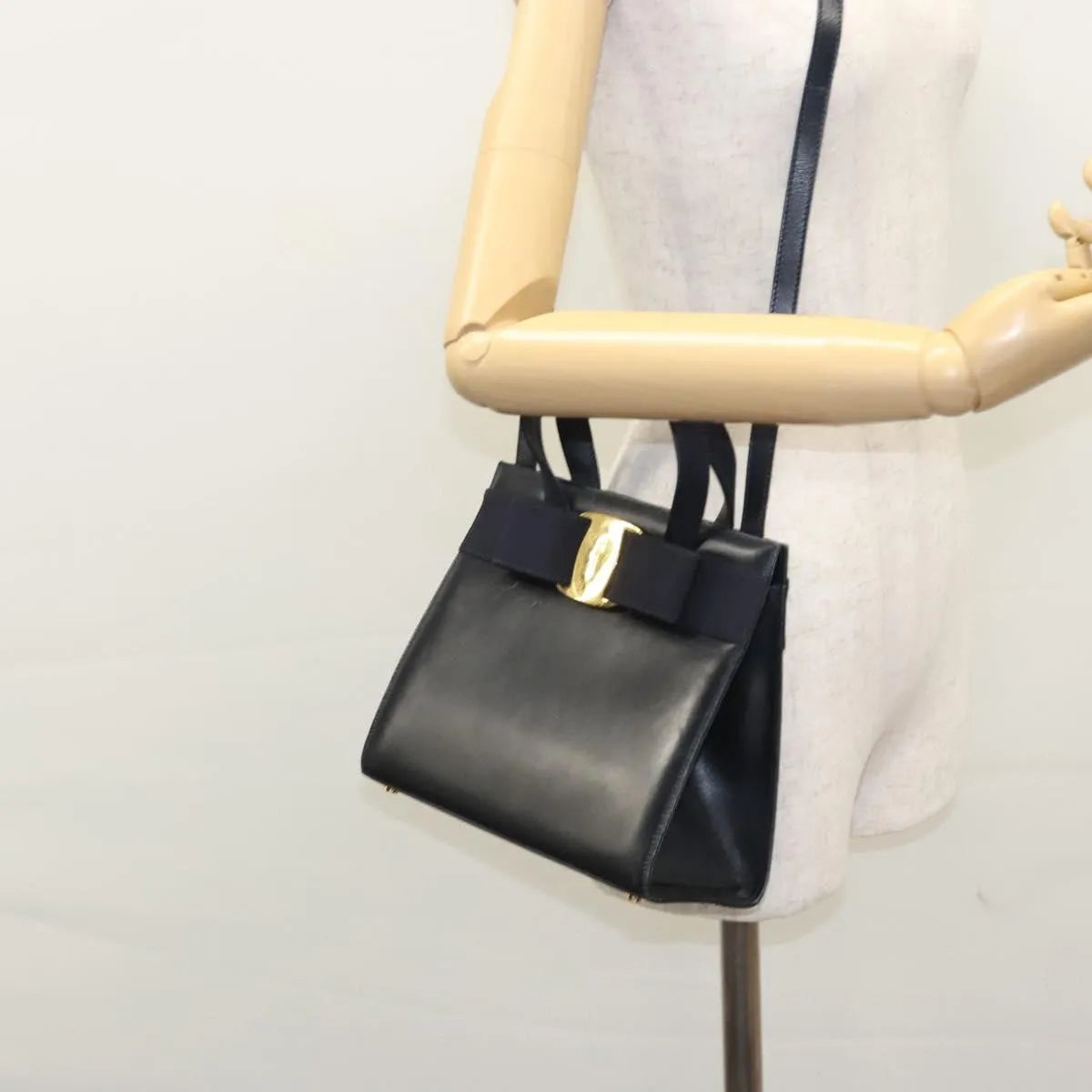 Salvatore Ferragamo Convertible Vara Bow Tote Leather Navy Leather Handbag (Pre-Owned)