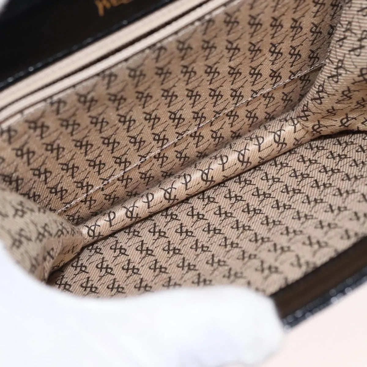 Saint Laurent Vintage Leather Black Leather Shoulder Bag Bag (Pre-Owned)