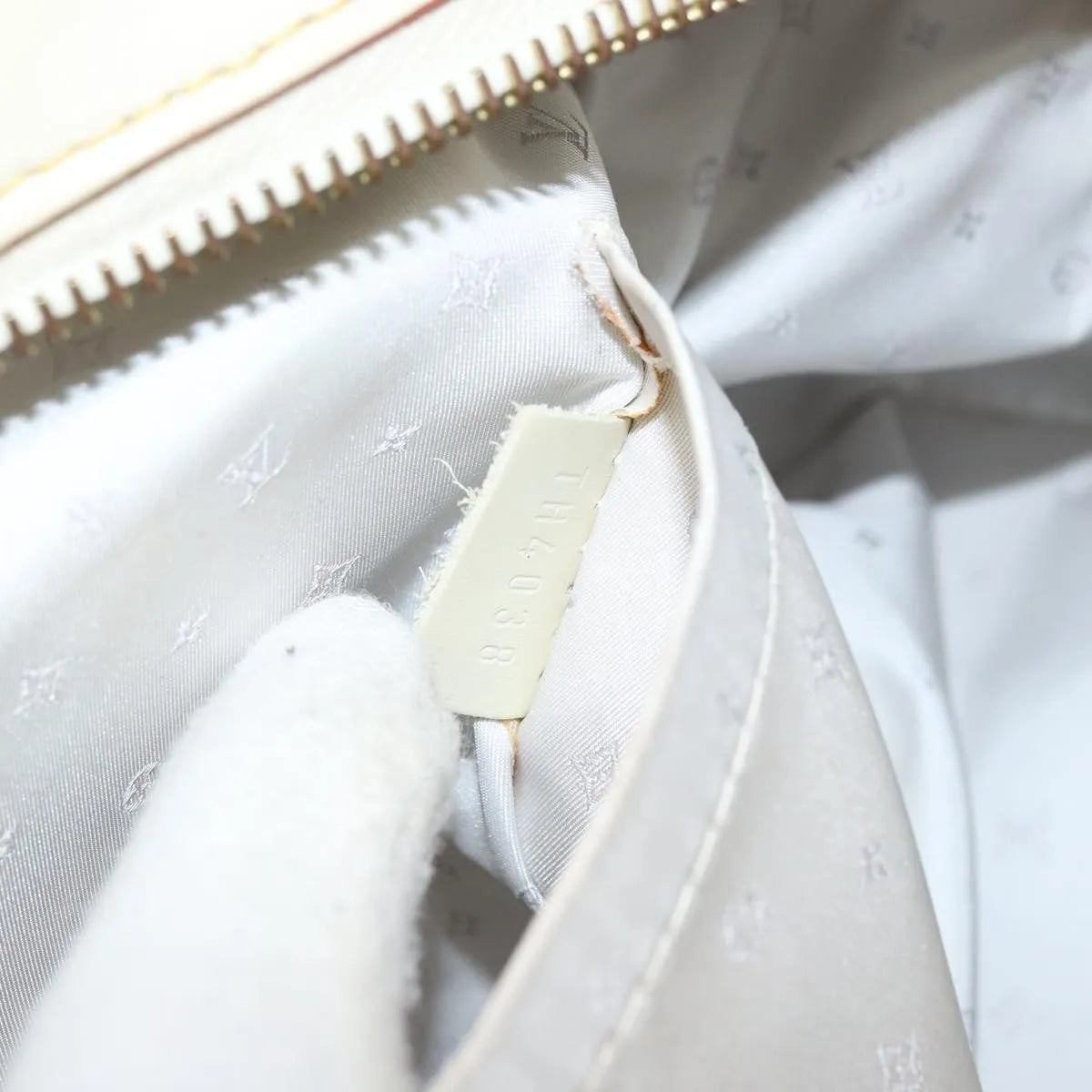 Louis Vuitton Suhali Le Radieux Leather White Leather Handbag (Pre-Owned)