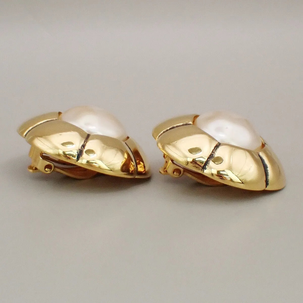 Chanel Vintage Cc Flower Clip-On Imitation Pearls In Gold Plated Gold Gold_Plated Earrings Jewelry (Pre-Owned)