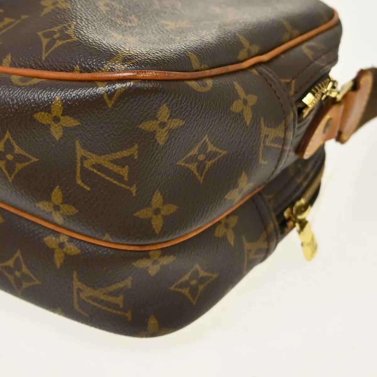 Louis Vuitton Reporter Monogram Brown Canvas Shoulder Bag Bag (Pre-Owned)
