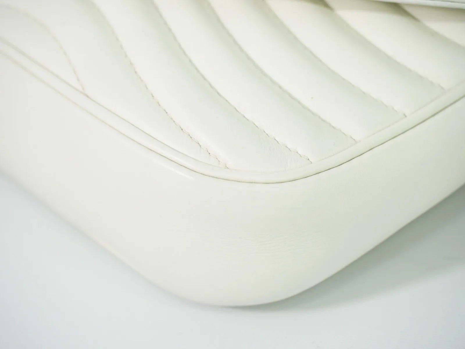 Louis Vuitton New Wave Multi Pochette Quilted Leather White Leather Shoulder Bag Bag (Pre-Owned)