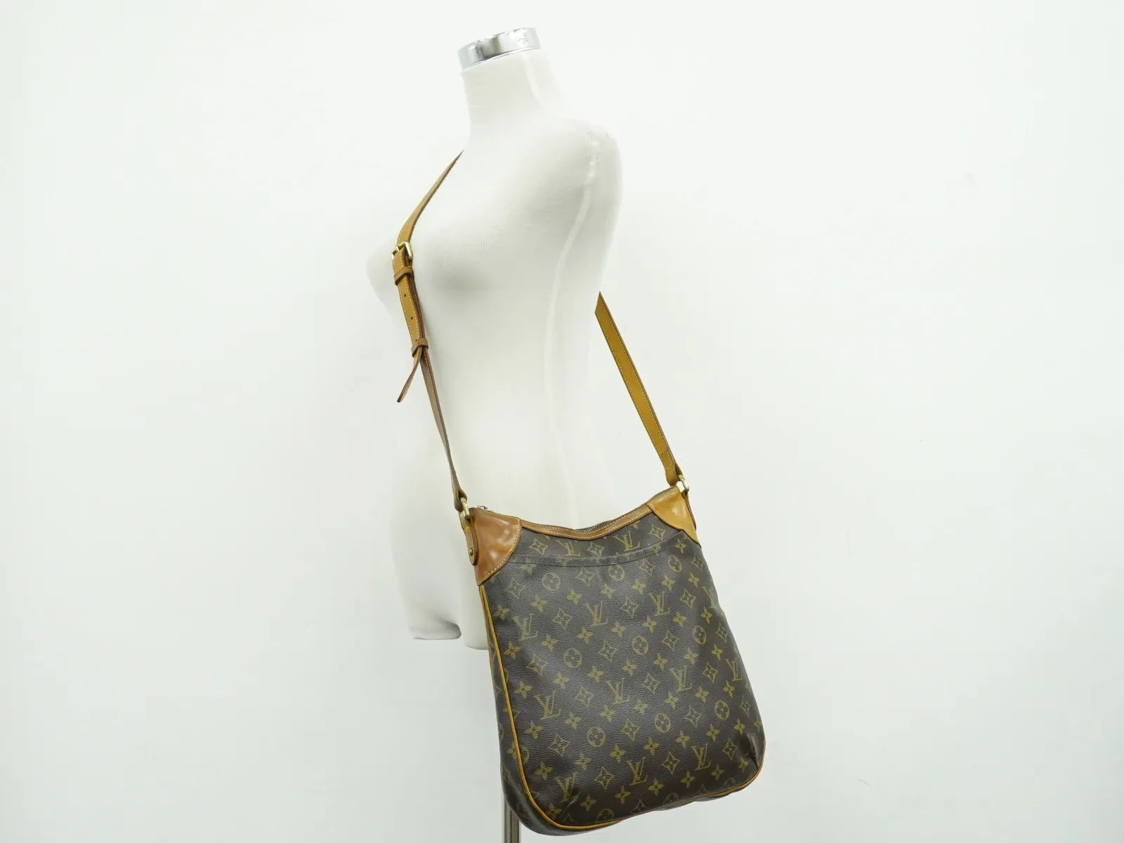 Louis Vuitton Odeon Monogram Canvas Brown Canvas Shoulder Bag Bag (Pre-Owned)