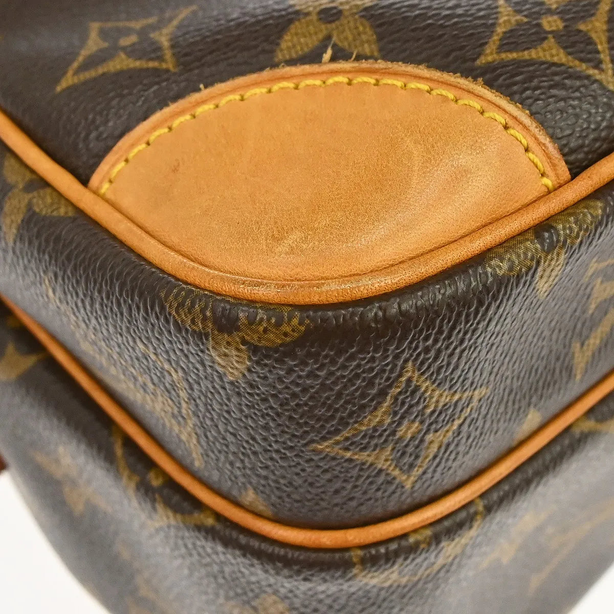 Louis Vuitton Nil Messenger Monogram Canvas Brown Canvas Handbag (Pre-Owned)