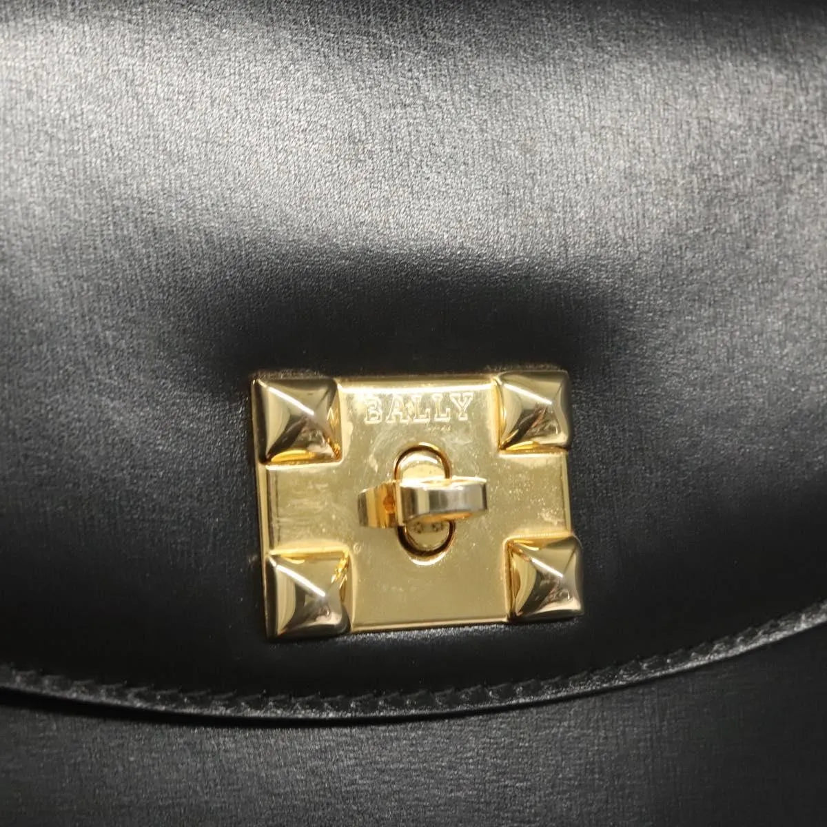 Bally Vintage Leather Black Leather Shoulder Bag Bag (Pre-Owned)