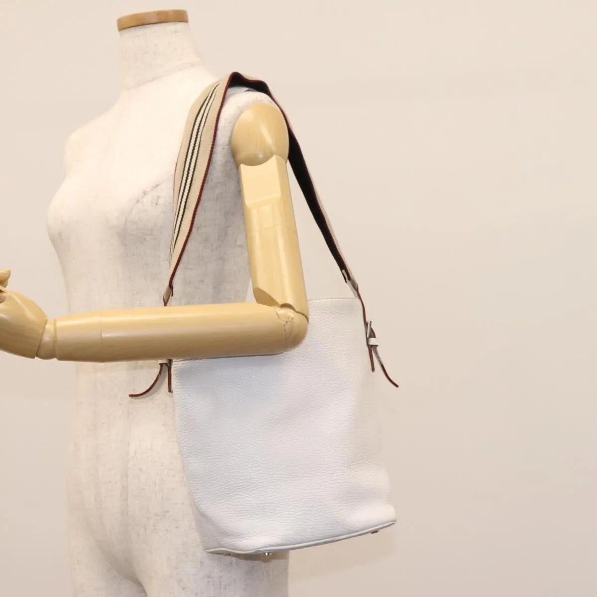 Burberry Vintage Leather White Leather Shoulder Bag Bag (Pre-Owned)