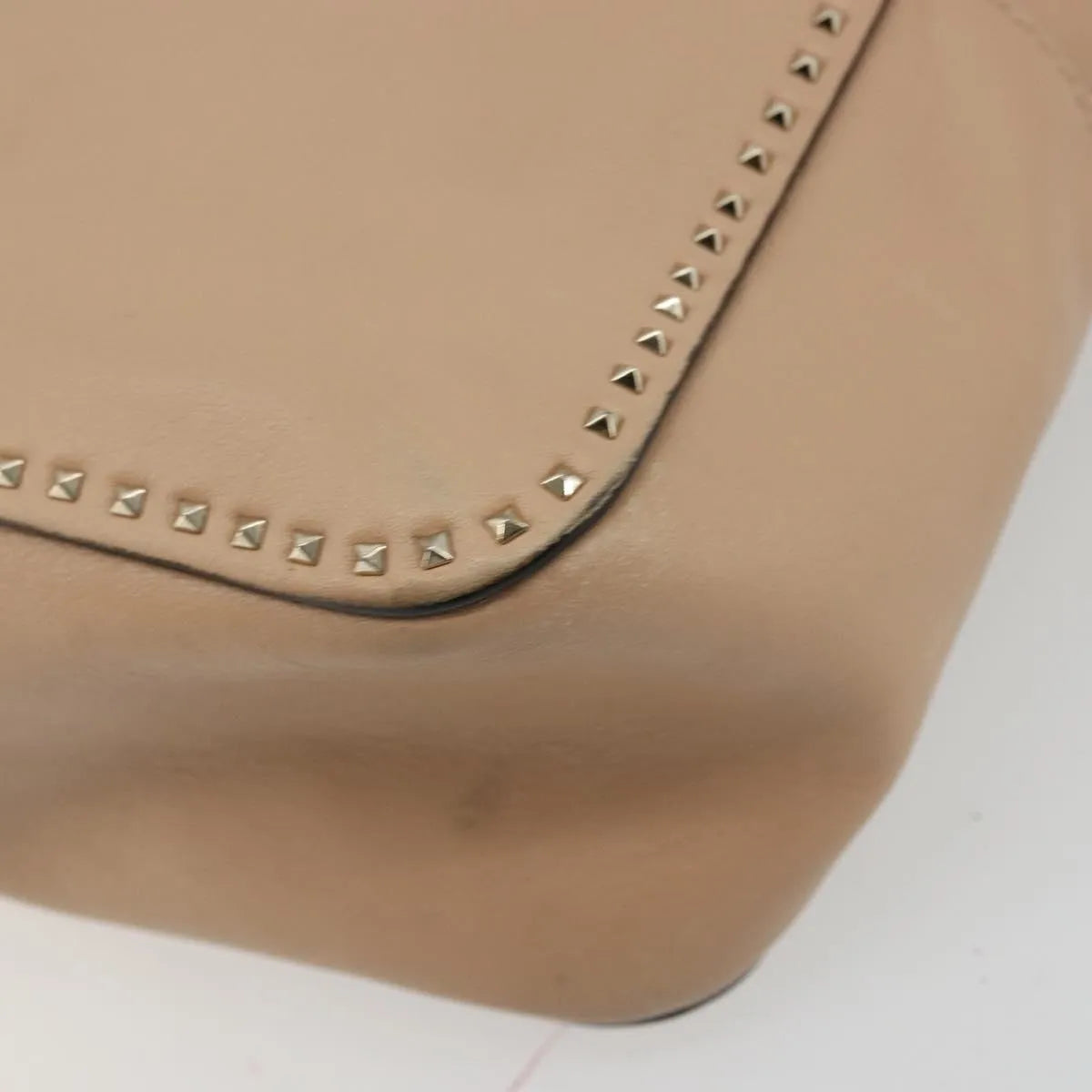 Valentino Garavani Convertible Zip Satchel Leather With Micro Rockstuds Beige Leather Handbag (Pre-Owned)