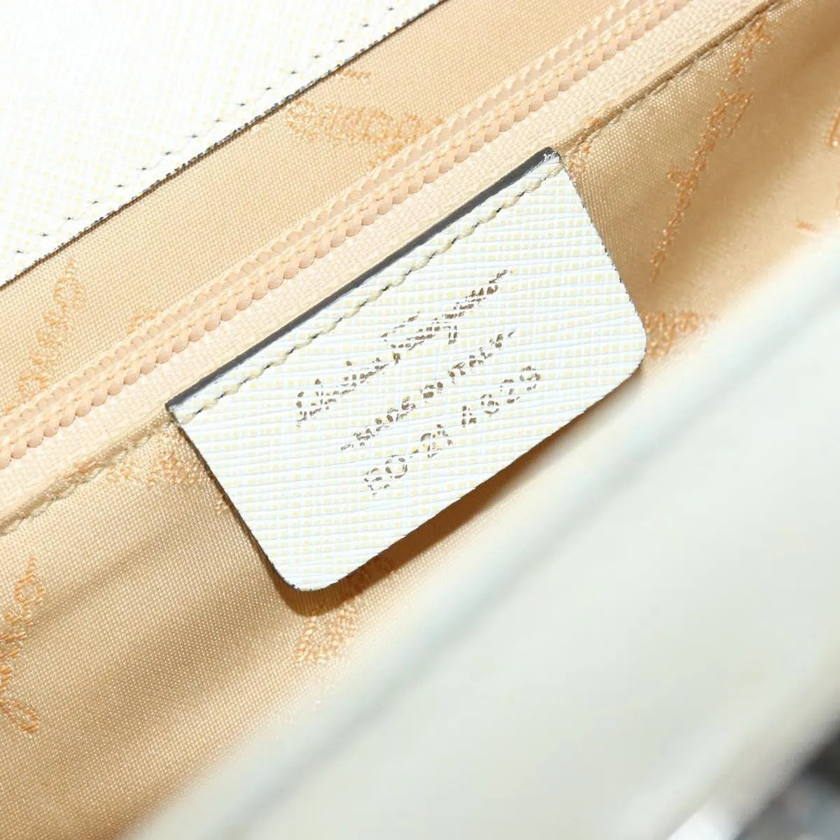Salvatore Ferragamo Double Gancini Top Handle Saffiano Leather White Leather Handbag (Pre-Owned)
