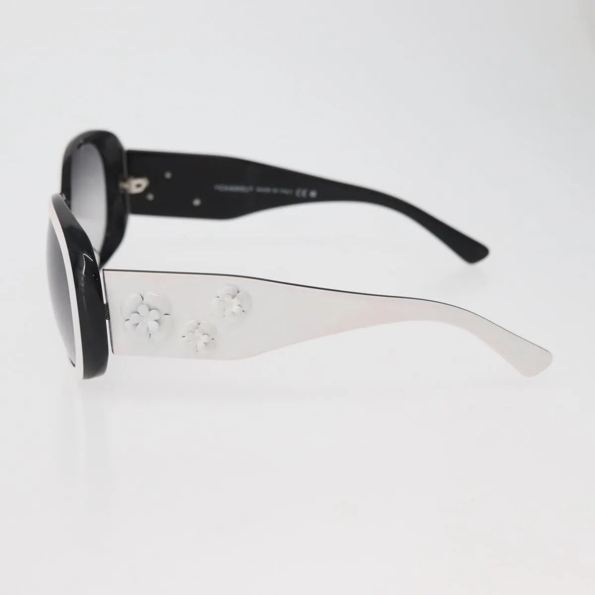 Chanel Camélia Plastic White Plastic Sunglasse Accessory (Pre-Owned)