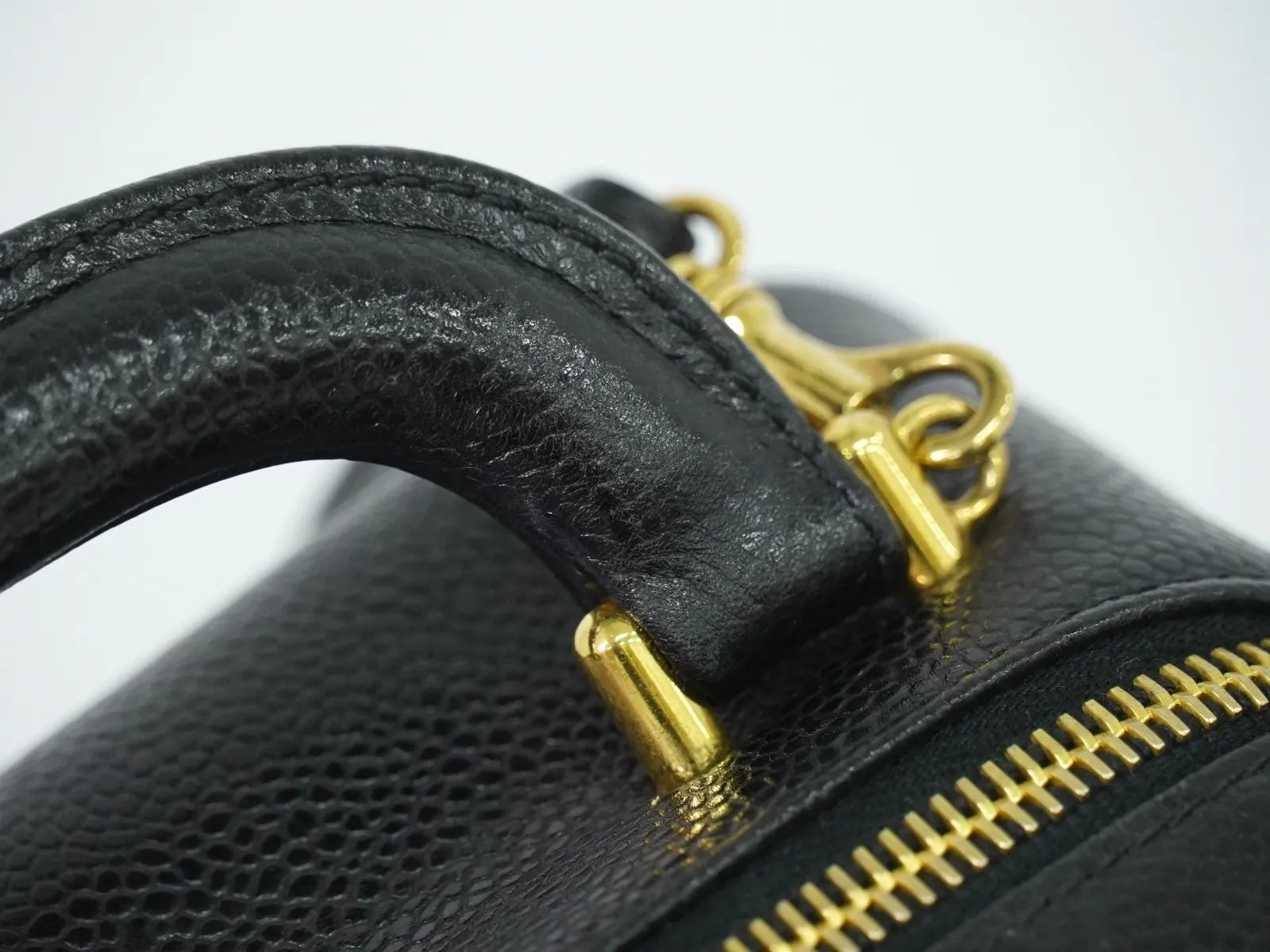 Chanel Vintage Timeless Zip Around Vanity Case Caviar Black Leather Handbag (Pre-Owned)