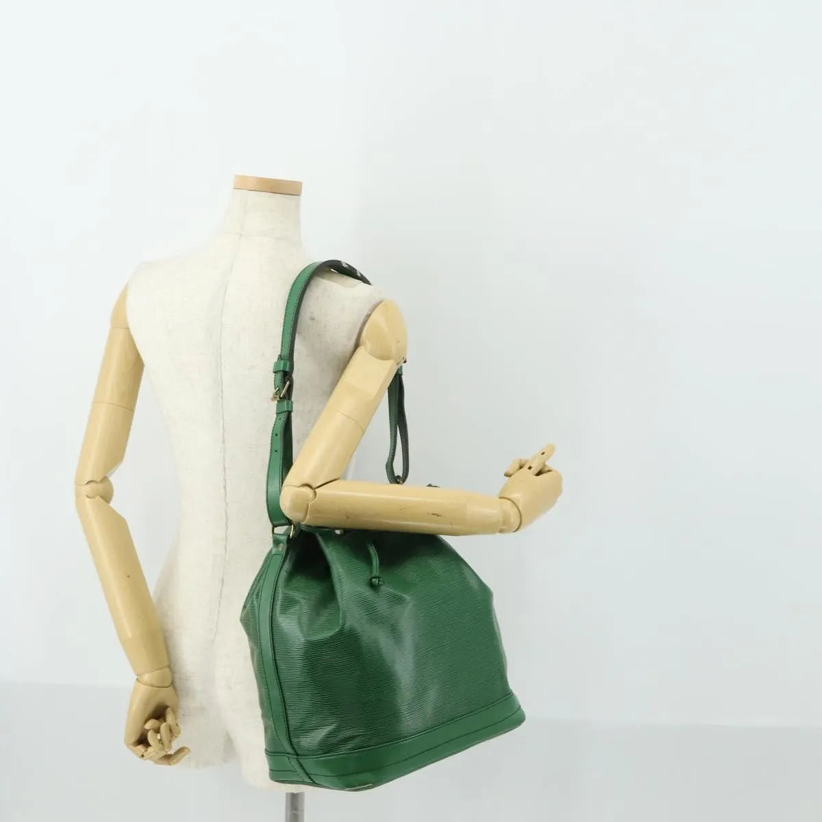 Louis Vuitton Noe Epi Leather Green Leather Shoulder Bag Bag (Pre-Owned)