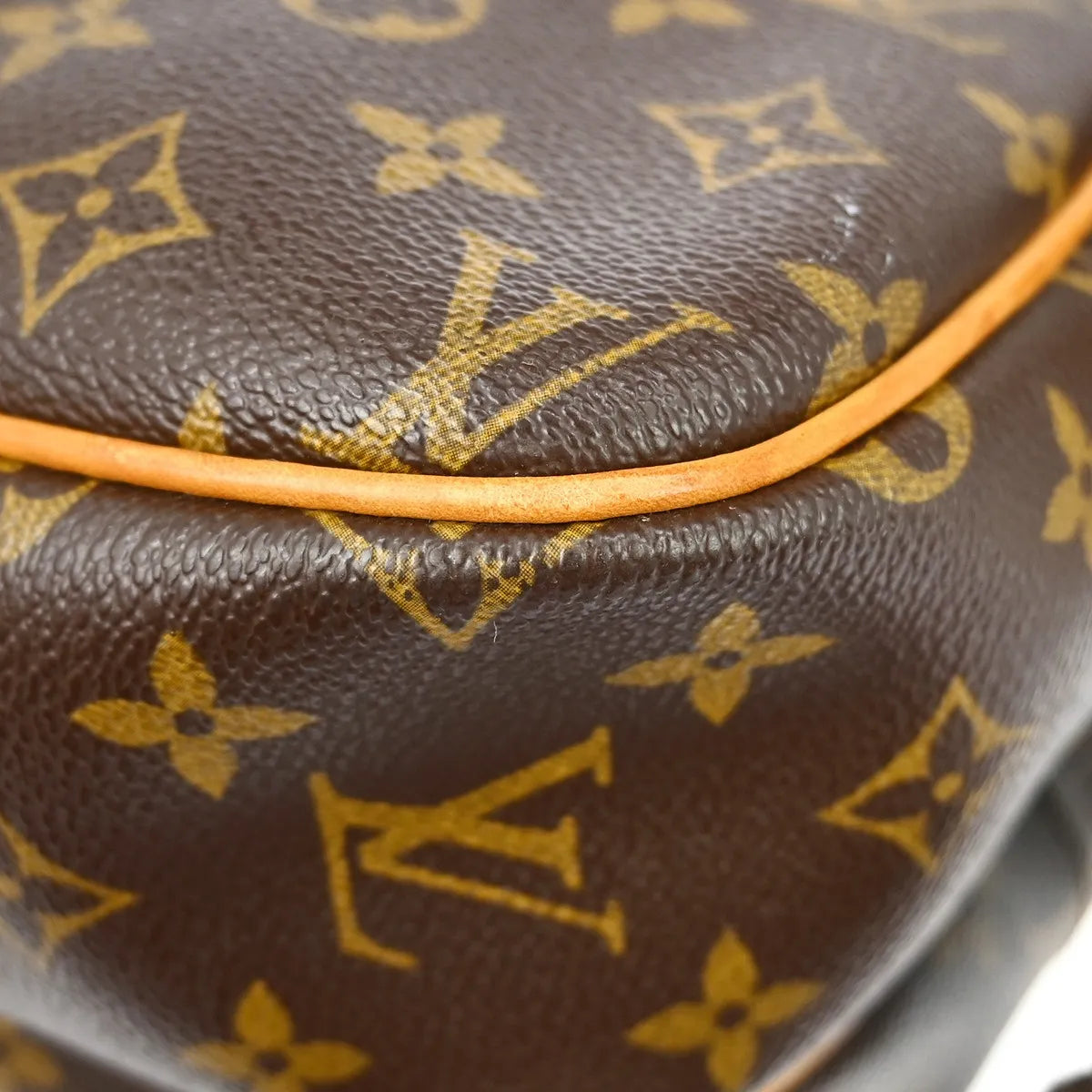 Louis Vuitton Reporter Monogram Canvas Brown Canvas Shoulder Bag Bag (Pre-Owned)