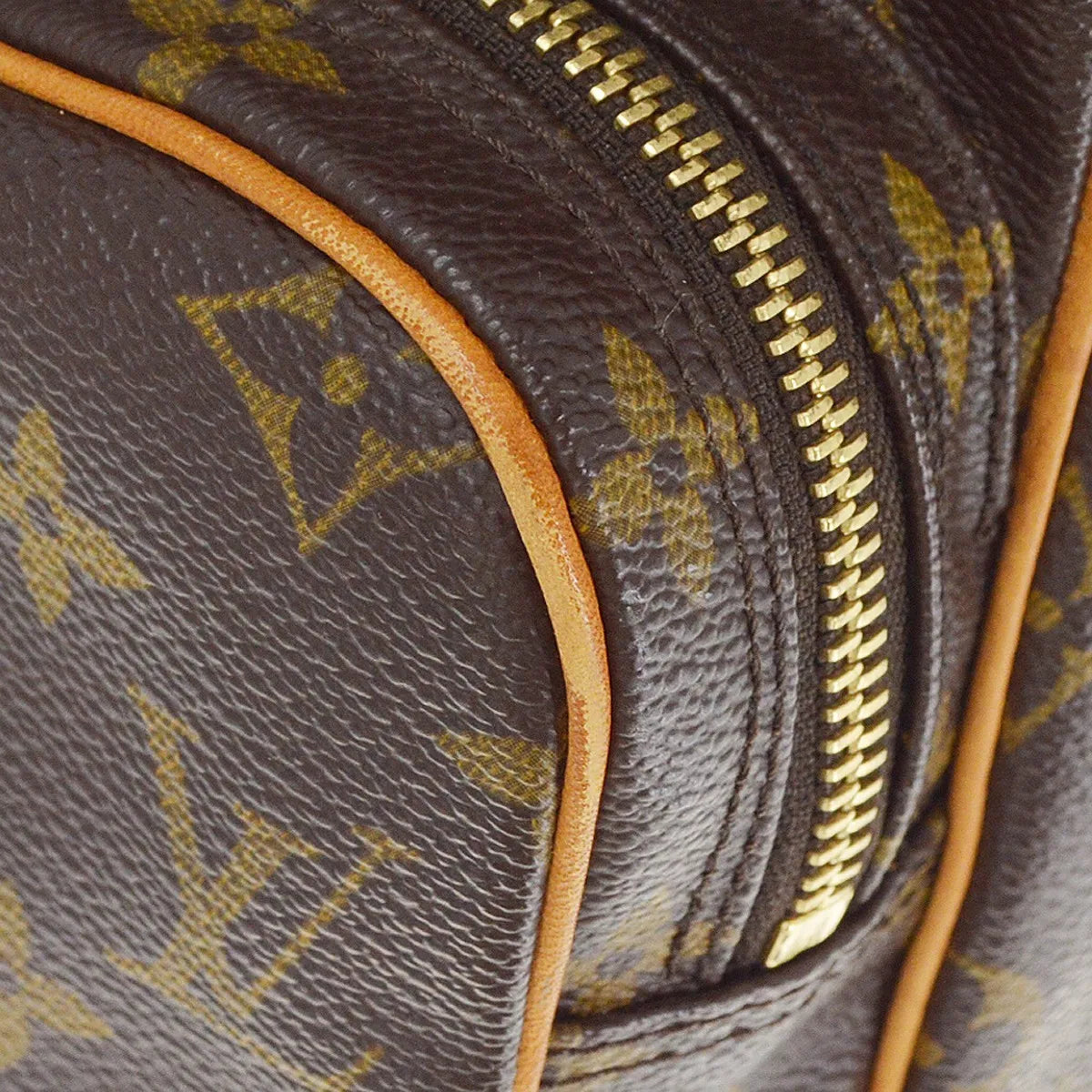 Louis Vuitton Nil Messenger Monogram Canvas Brown Canvas Shoulder Bag Bag (Pre-Owned)