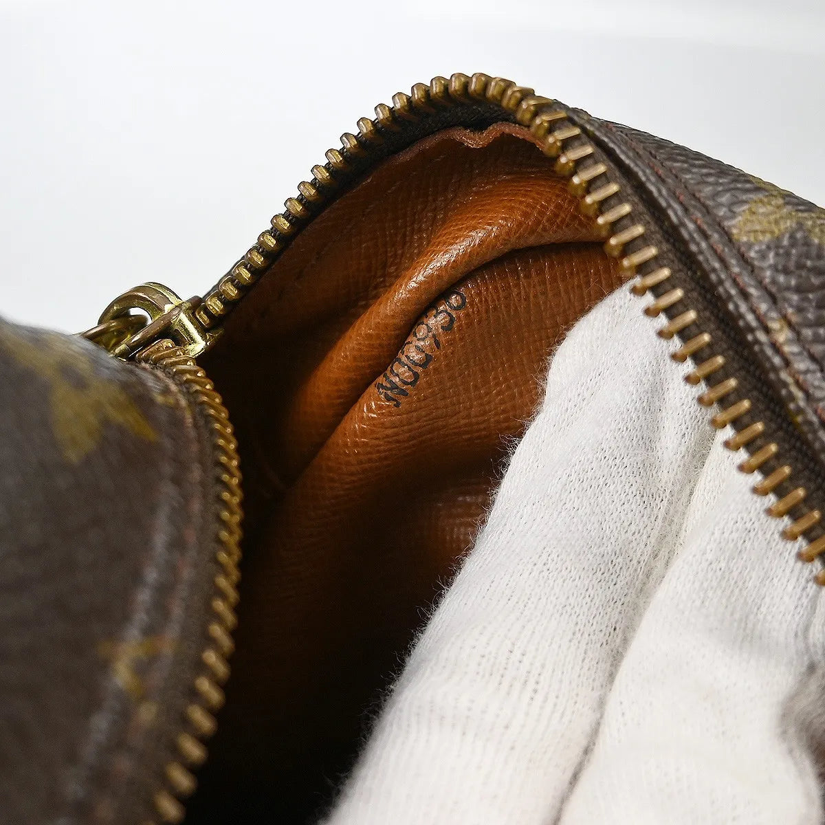 Louis Vuitton Nil Messenger Monogram Canvas Brown Canvas Shoulder Bag Bag (Pre-Owned)