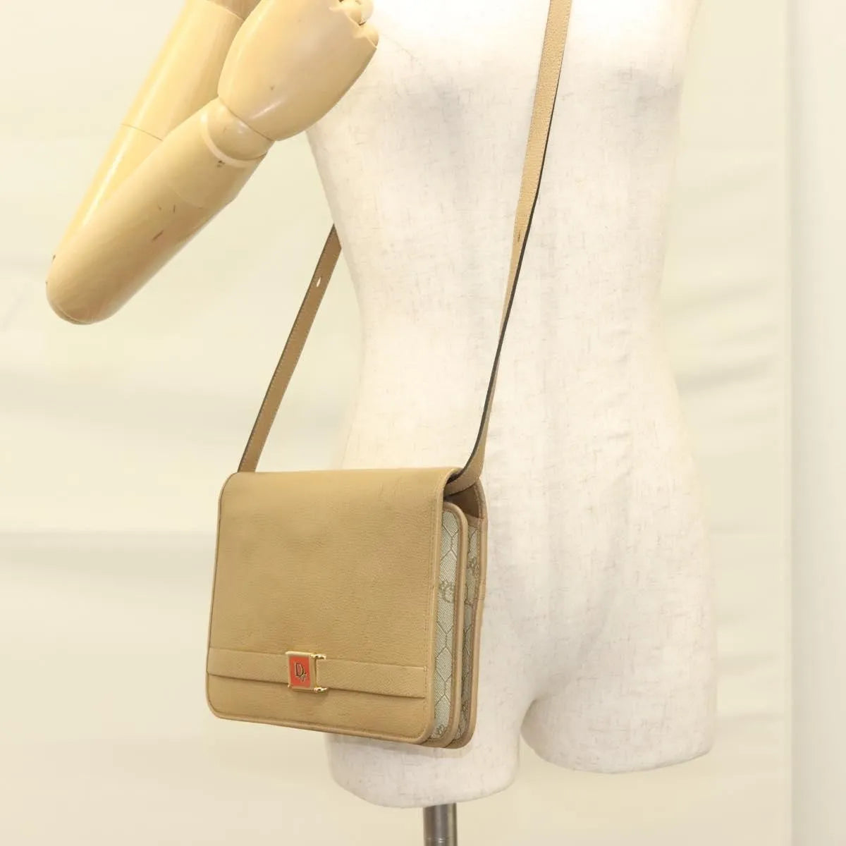 Christian Dior Vintage Leather Beige Leather Shoulder Bag Bag (Pre-Owned)