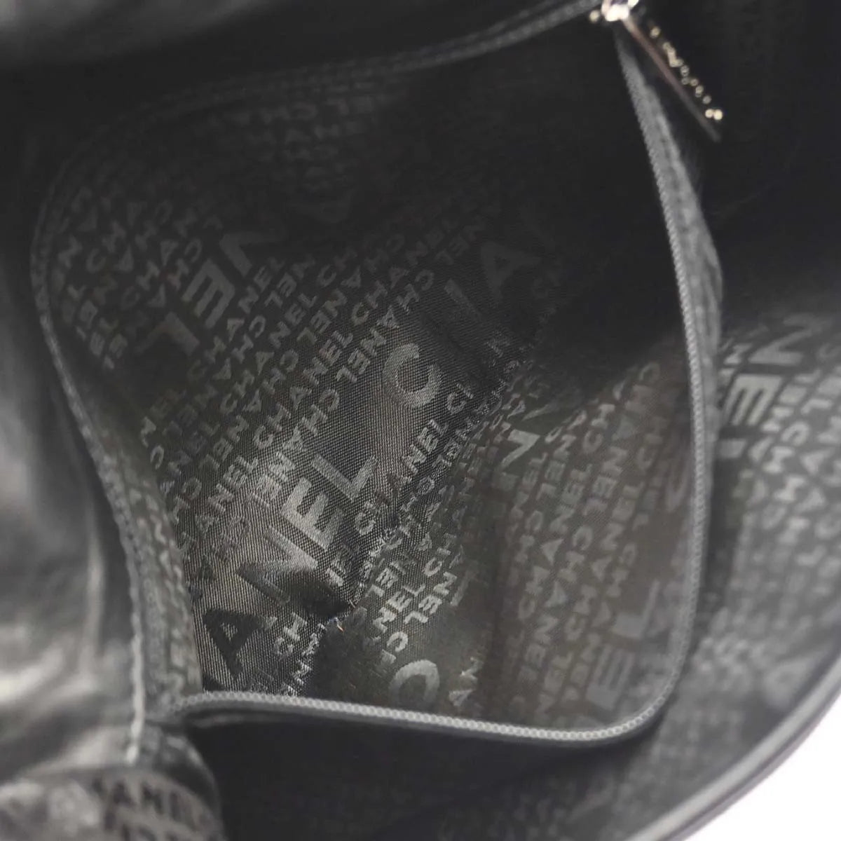 Chanel Vintage Logo Messenger Quilted Aged Calfskin Black Leather Shoulder Bag Bag (Pre-Owned)
