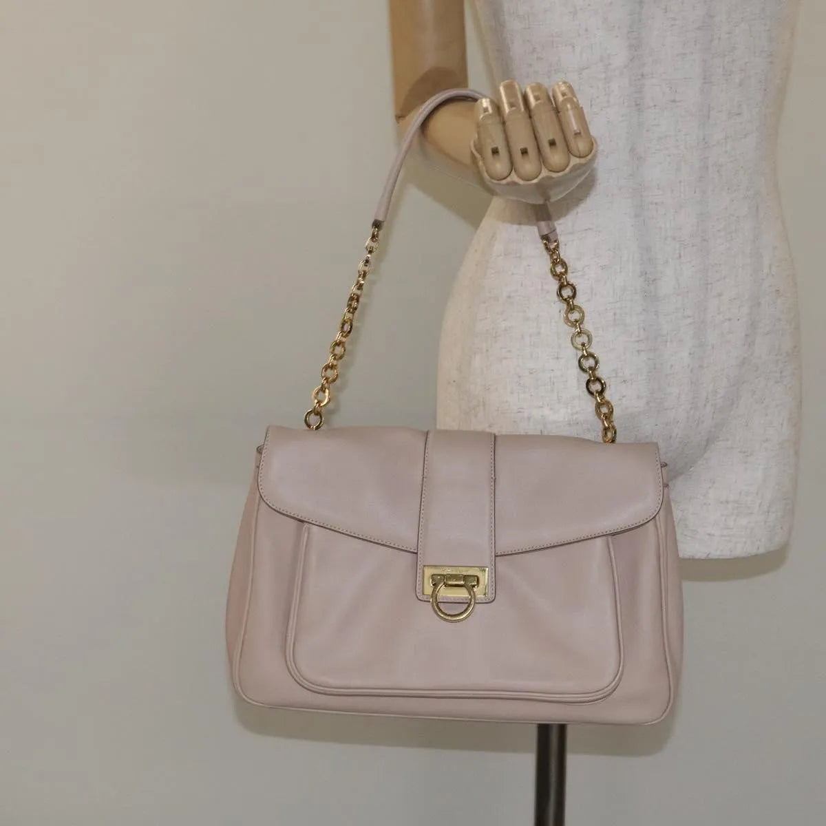 Salvatore Ferragamo Gancini Chain Leather Beige Leather Shoulder Bag Bag (Pre-Owned)