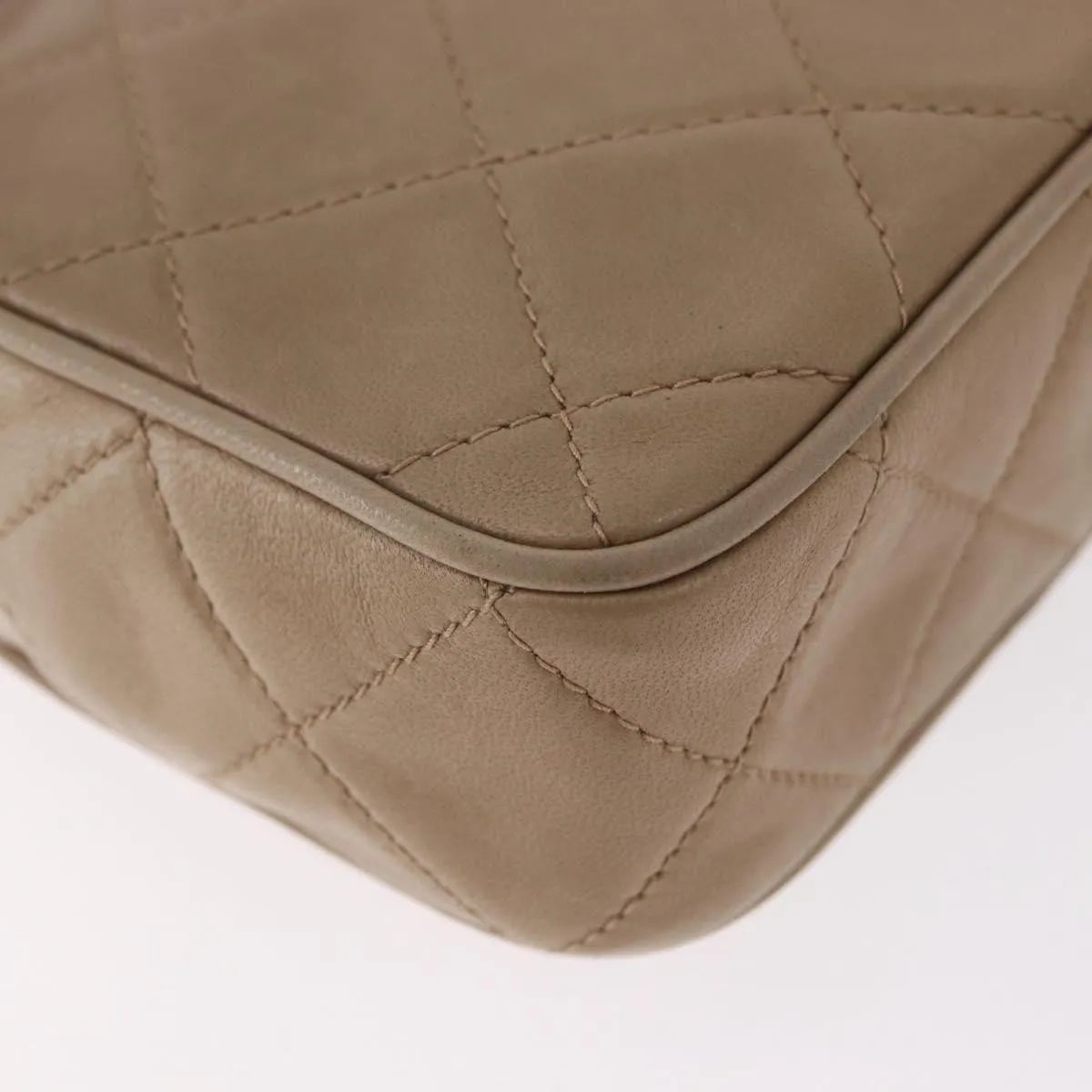 Chanel Vintage Clutch Leather Beige Leather Clutche & Pouche Bag (Pre-Owned)