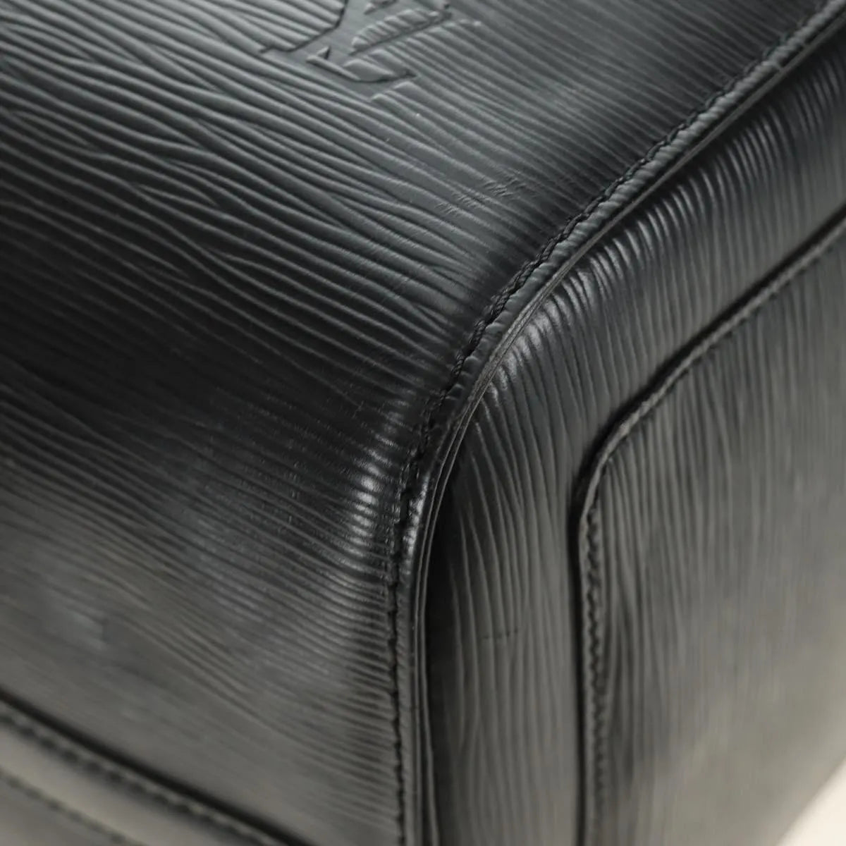 Louis Vuitton Keepall Epi Leather Black Leather Travel Bag Bag (Pre-Owned)