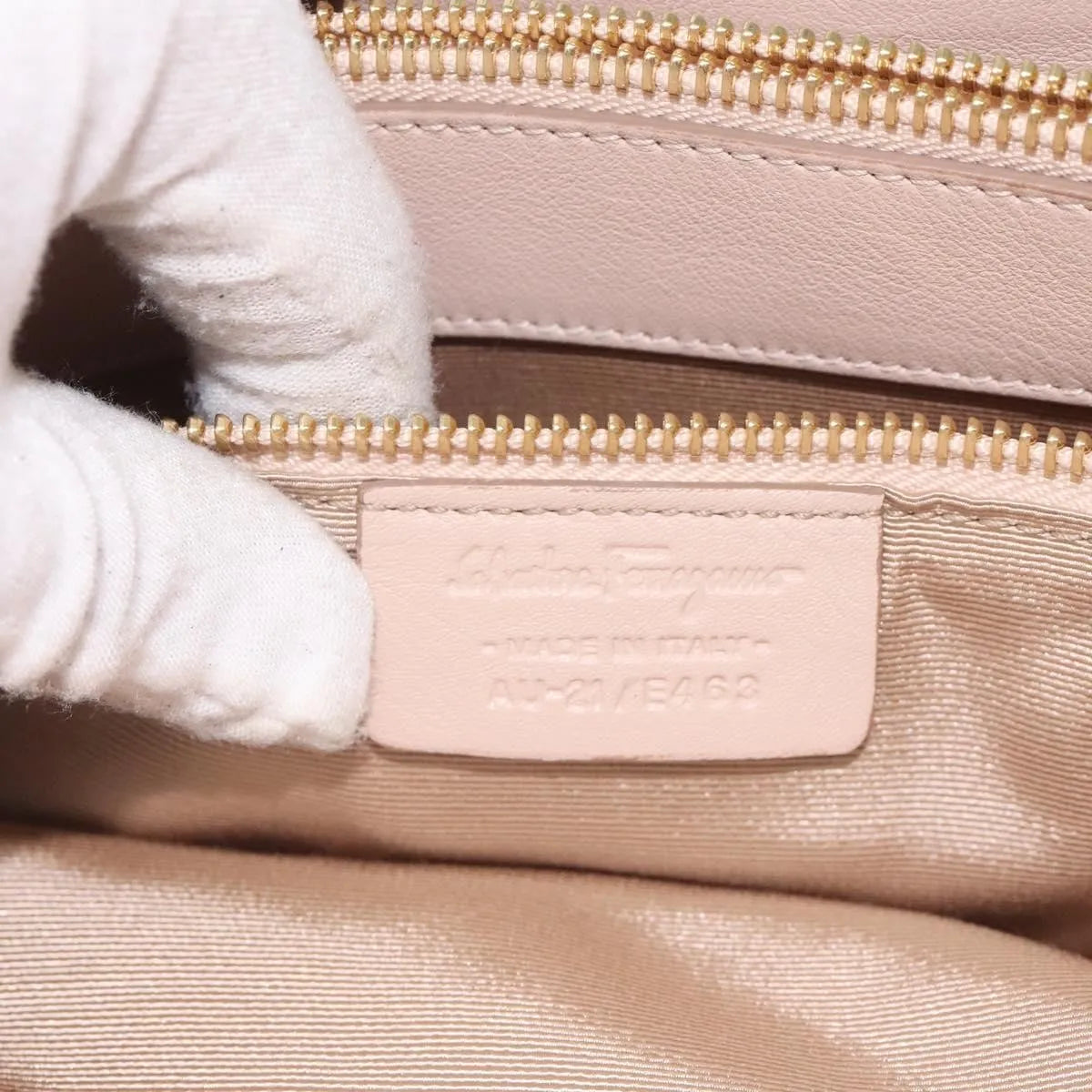 Salvatore Ferragamo Gancini Chain Leather Beige Leather Shoulder Bag Bag (Pre-Owned)