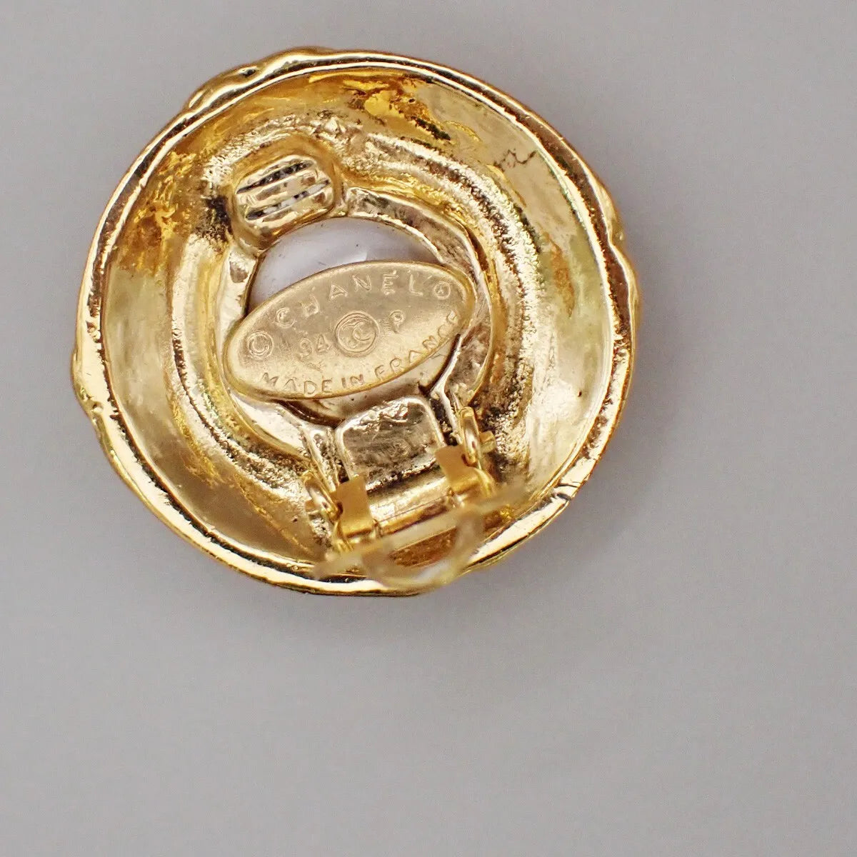 Chanel Vintage Round Clip-On Metal With Faux Pearl Gold Gold_Plated Earrings Jewelry (Pre-Owned)