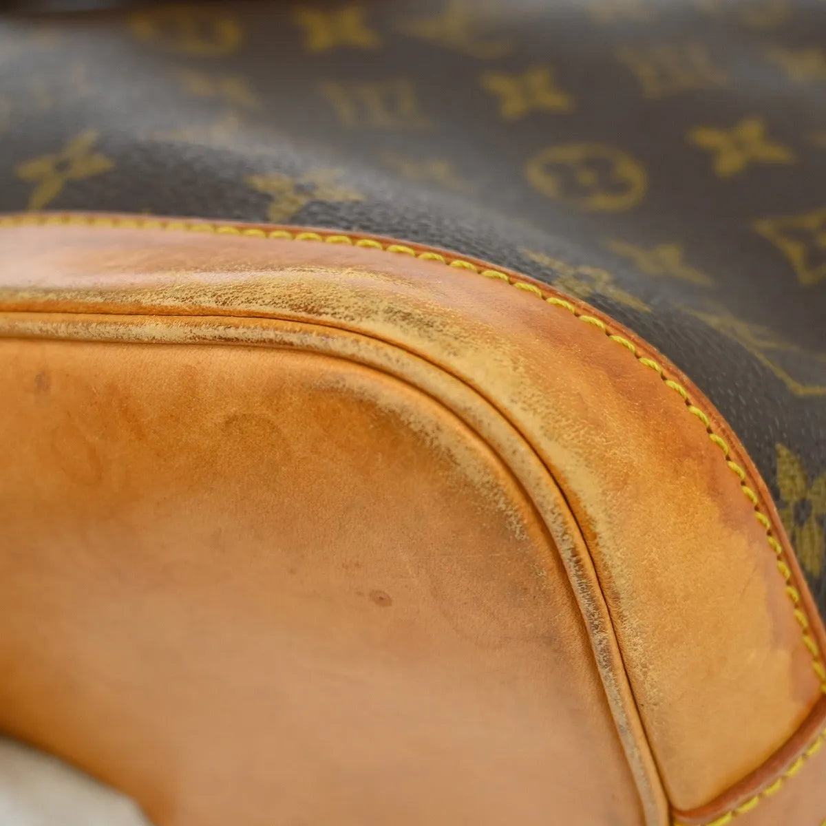 Louis Vuitton Alma Monogram Canvas Brown Canvas Handbag (Pre-Owned)