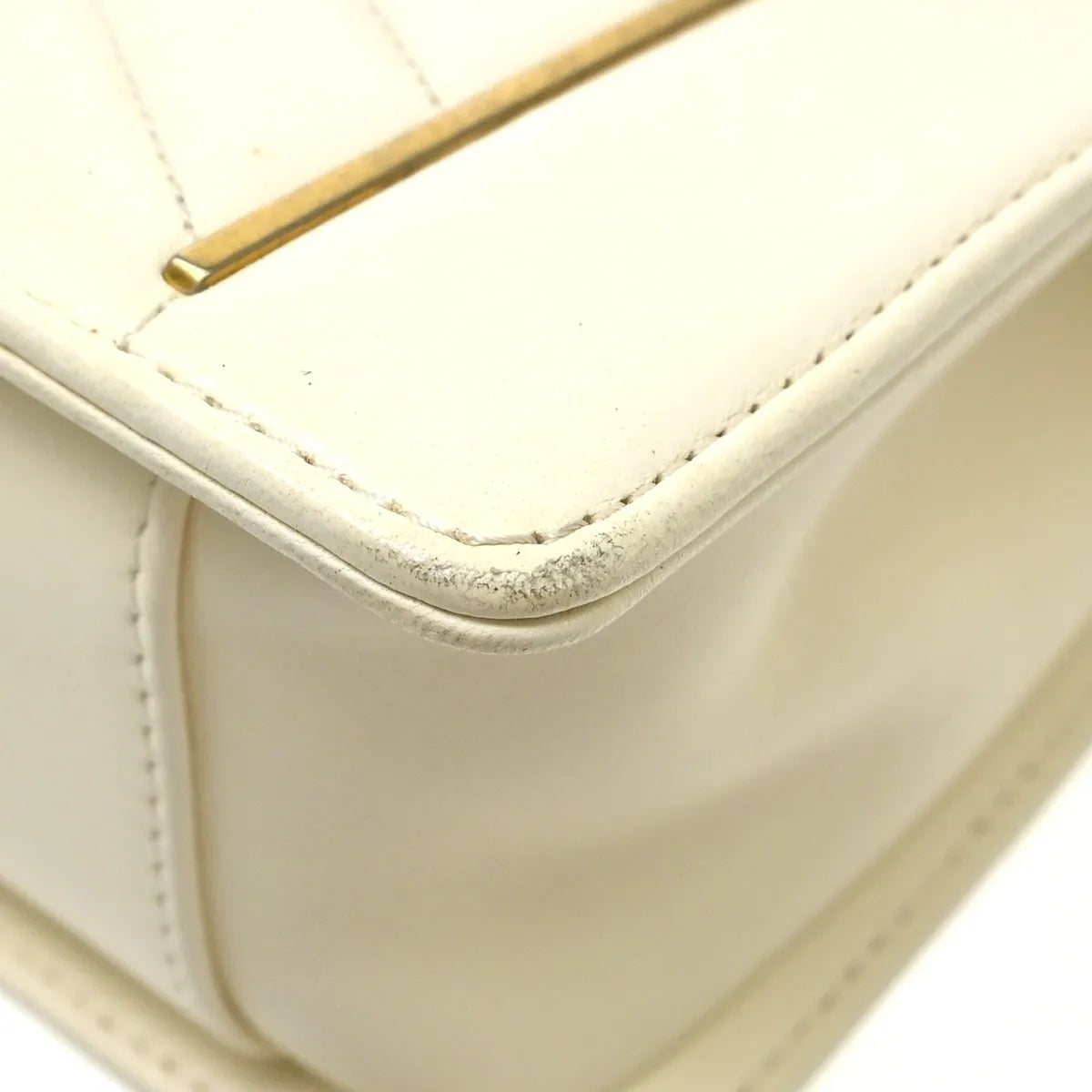 Chanel Reserved Flap Bag Chevron Lambskin White Leather Shoulder Bag Bag (Pre-Owned)