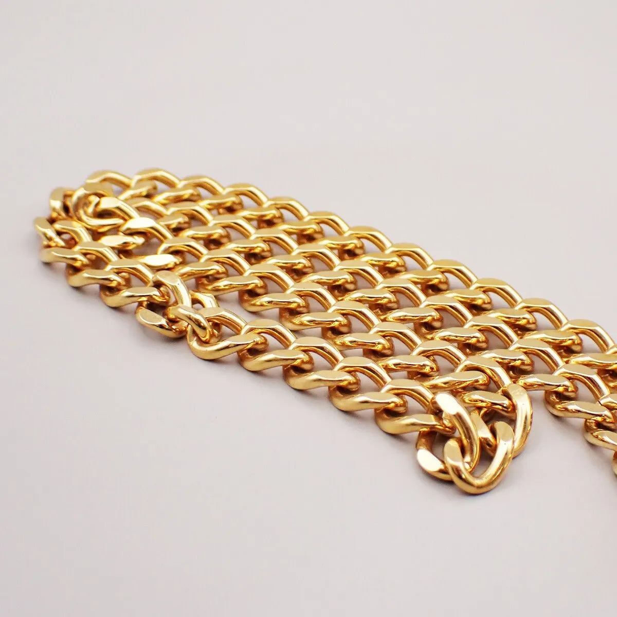 Chanel Vintage Turnlock Reissue Chain Metal Gold Gold_Plated Jewelry (Pre-Owned)