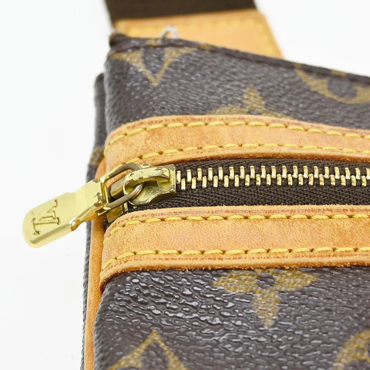 Louis Vuitton Bosphore Pochette Monogram Canvas Brown Canvas Shoulder Bag Bag (Pre-Owned)