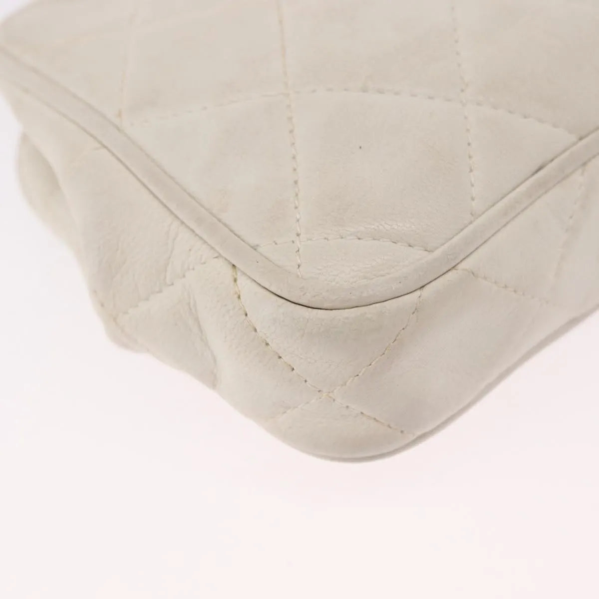 Chanel Vintage Diamond Cc Tassel Quilted Lambskin White Leather Shoulder Bag Bag (Pre-Owned)