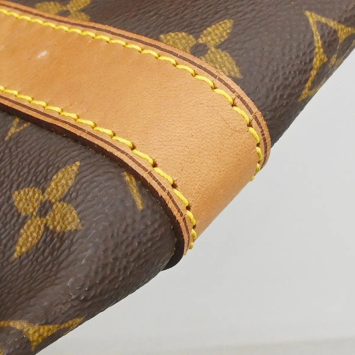 Louis Vuitton Keepall Monogram Canvas Brown Canvas Travel Bag Bag (Pre-Owned)