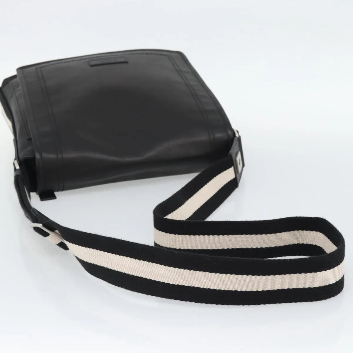 Bally Vintage Leather Black Leather Shoulder Bag Bag (Pre-Owned)