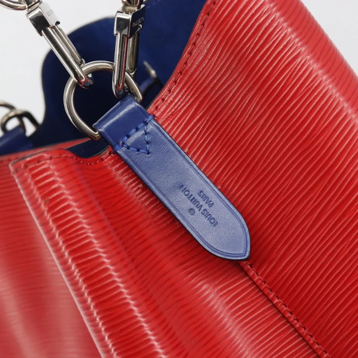 Louis Vuitton Neonoe Epi Leather Red Leather Handbag (Pre-Owned)