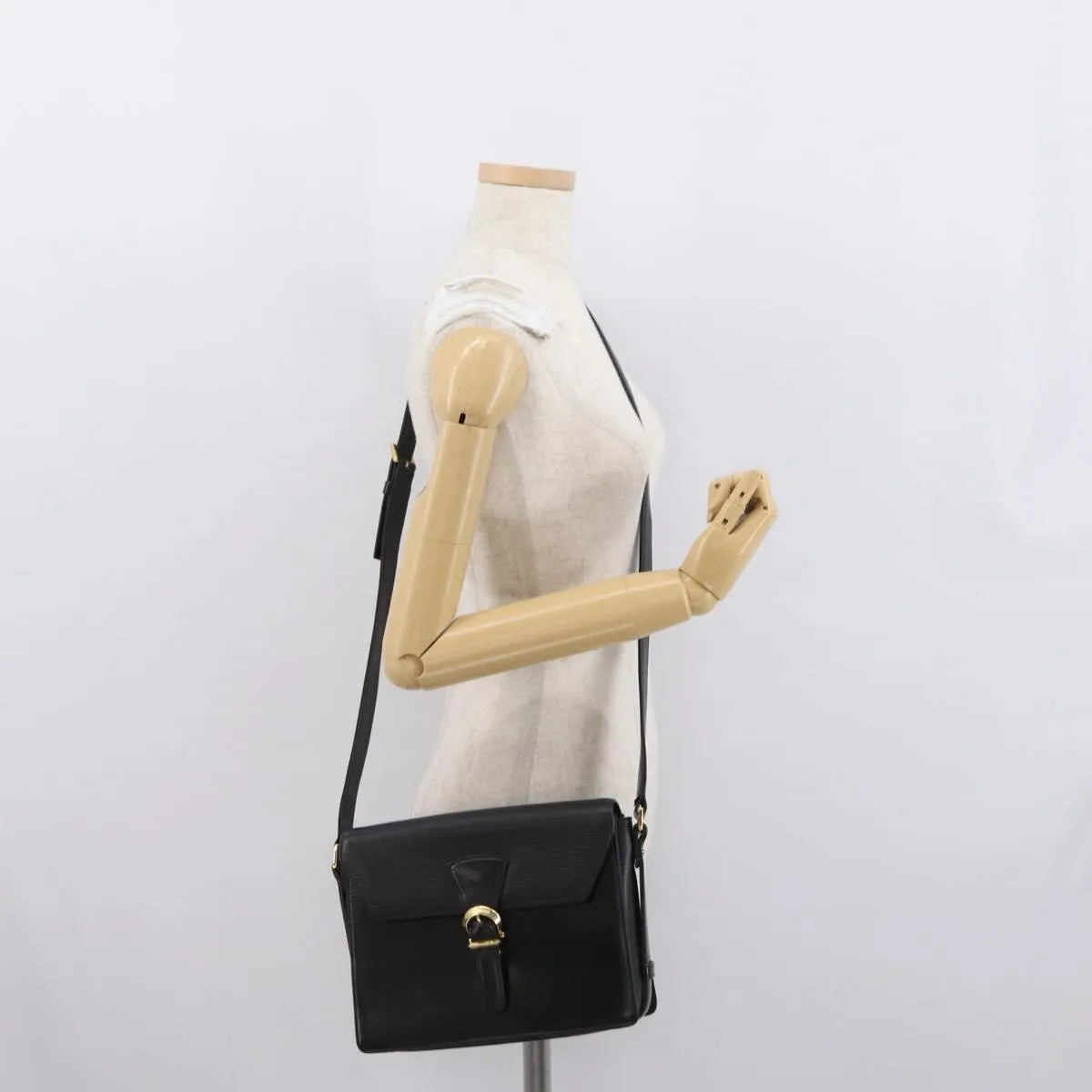 Valentino Garavani Vintage Leather Black Leather Shoulder Bag Bag (Pre-Owned)