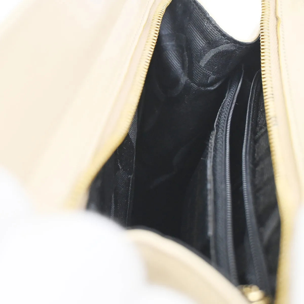 Salvatore Ferragamo Vara Leather Beige Leather Shoulder Bag Bag (Pre-Owned)