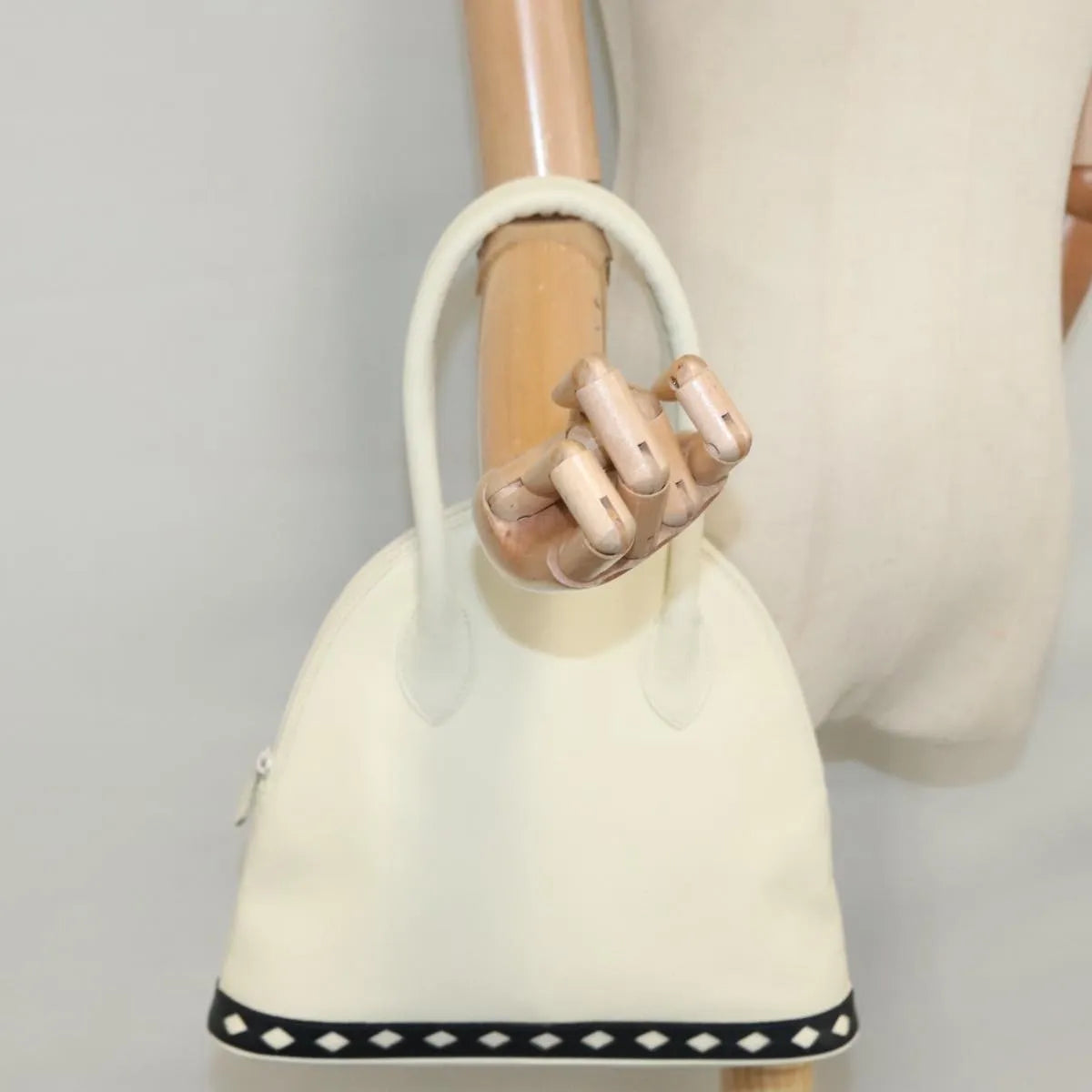 Saint Laurent Vintage Leather White Leather Handbag (Pre-Owned)