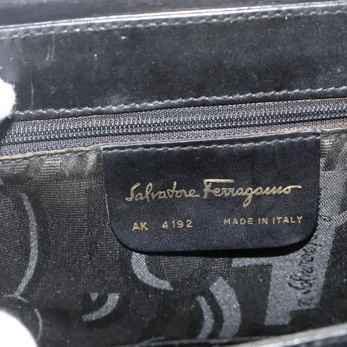 Salvatore Ferragamo Gancini Leather Black Leather Handbag (Pre-Owned)