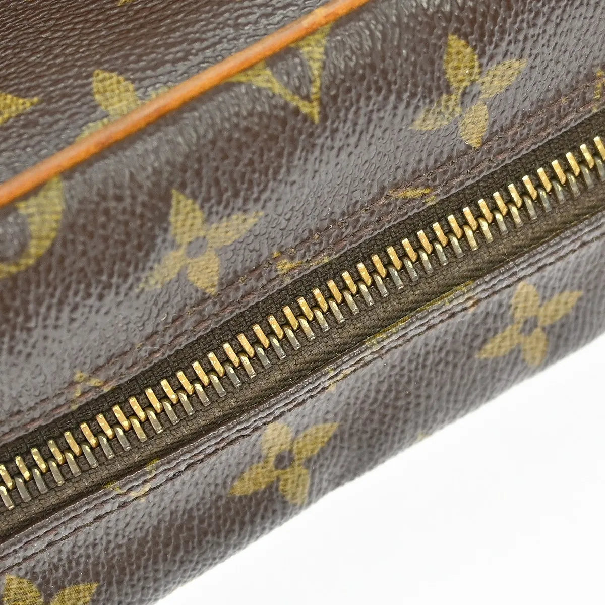 Louis Vuitton Nil Messenger Monogram Canvas Brown Canvas Shoulder Bag Bag (Pre-Owned)