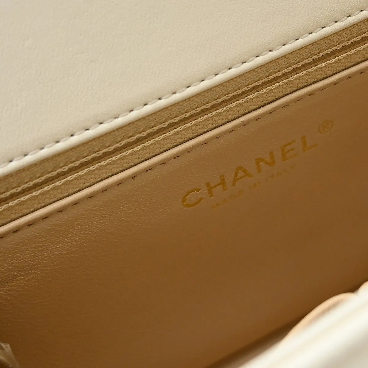 Chanel Reserved Flap Bag Chevron Lambskin White Leather Shoulder Bag Bag (Pre-Owned)