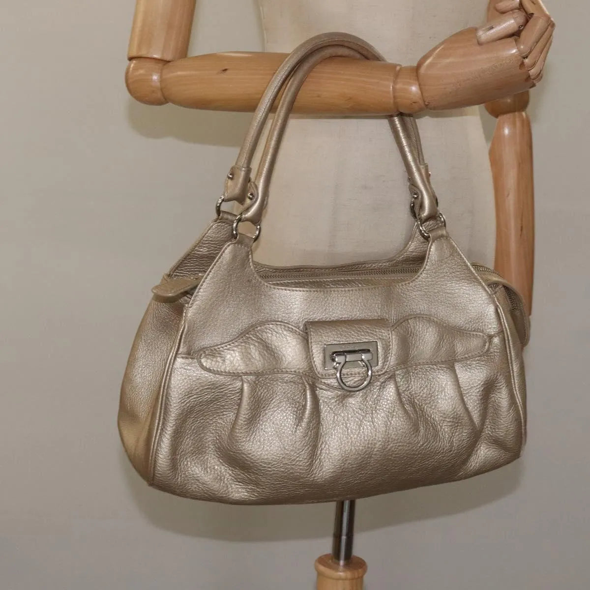 Salvatore Ferragamo Gancini Zip Tote Leather Gold Leather Handbag (Pre-Owned)