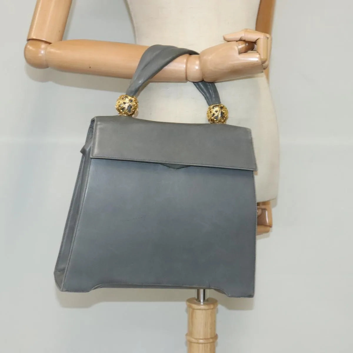 Salvatore Ferragamo Vintage Handbag Leather Gray Leather Handbag (Pre-Owned)