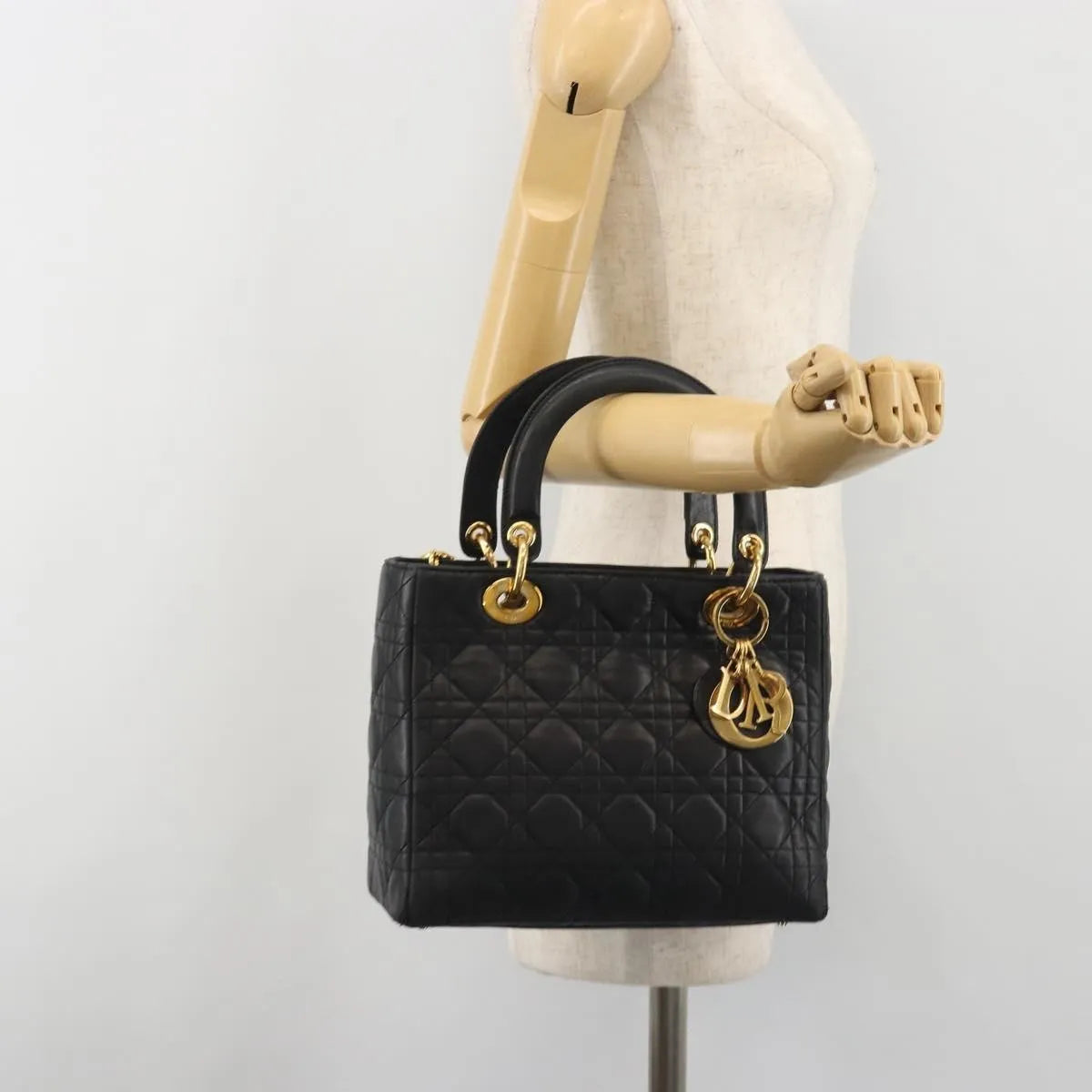Christian Dior Vintage Lady Dior Cannage Quilt Lambskin Black Leather Handbag (Pre-Owned)